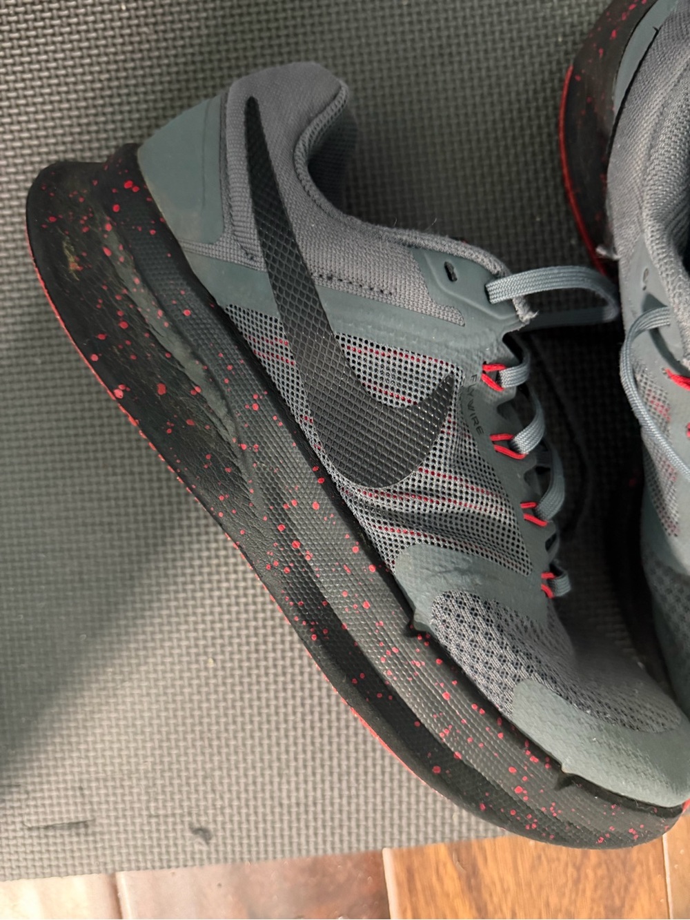Nike Men’s Gray and Red Athletic Running Shoes - Picture 2 of 3